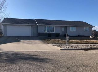 1927 Riggs Dr, Pierre, SD 57501