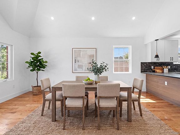 3rd image of 15815 N Conduit Avenue