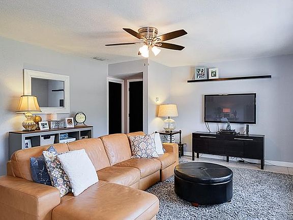 5th image of 1285 Little John Ln