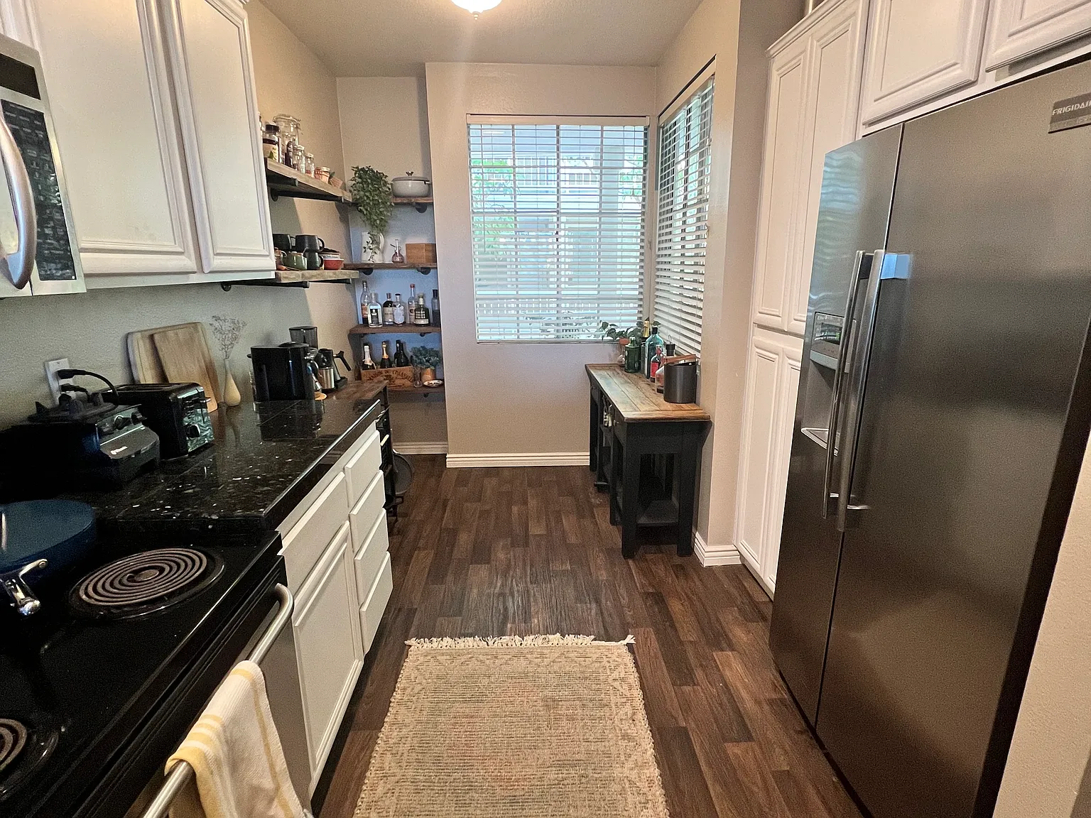 20301 Bluffside Cir — Photo 2