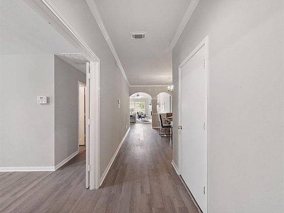 3rd image of 4907 Royal Arbor Ln