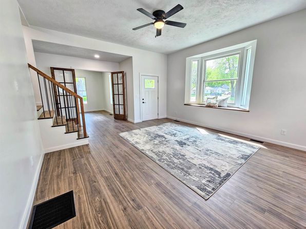 801 Arthur St, Holdrege, NE 68949