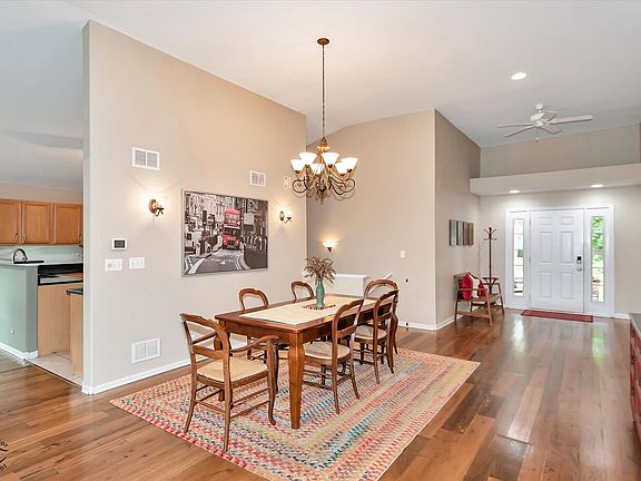 3rd image of 1463 Hartsburg Ln
