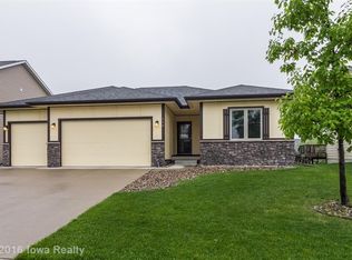 110 NE Gracewood Dr, Waukee, IA 50263