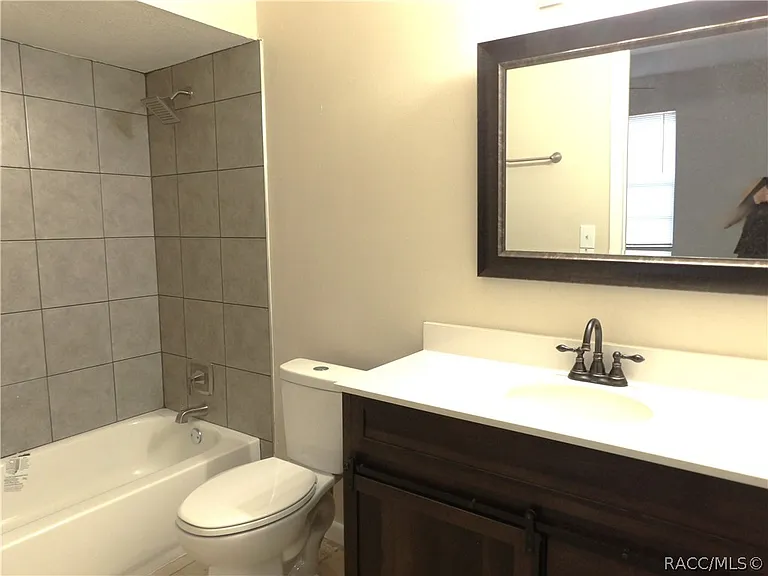 8935 N Basswood Ave — Photo 14
