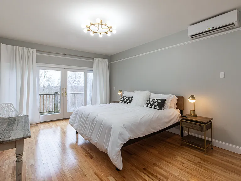 242 N Magee St — Photo 10