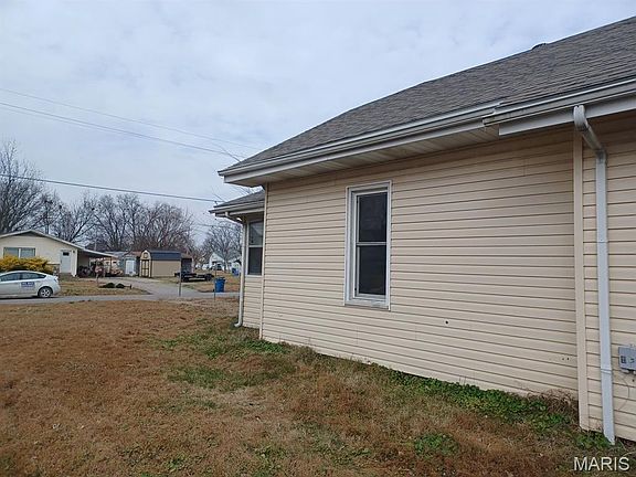 5th image of 302 N 3rd St