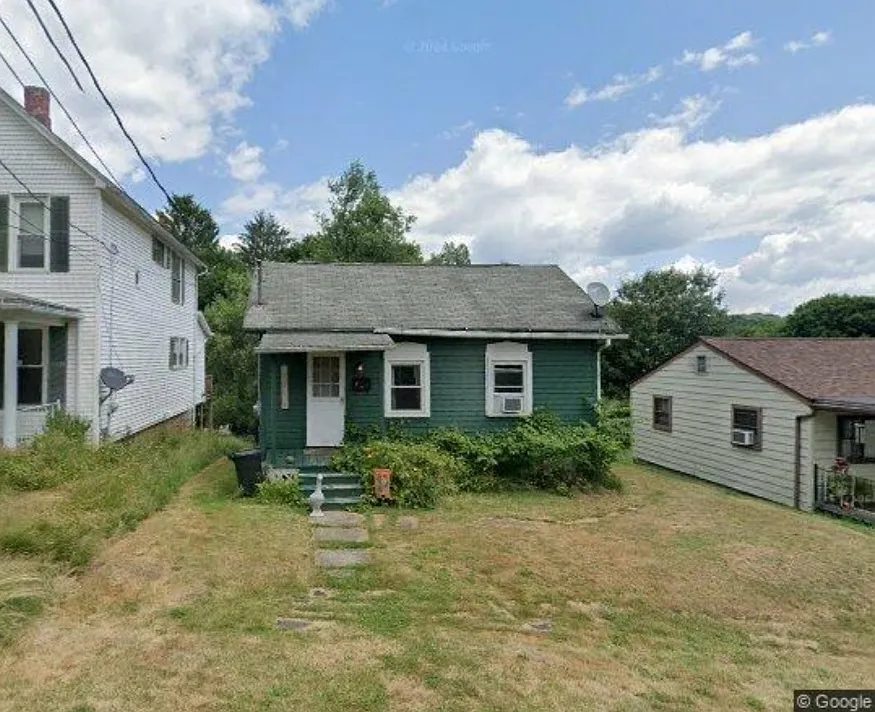 808 E 4th St