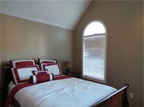 3rd image of 1831 E Oakland Ave APT 4