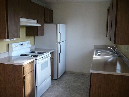 2nd image of 2710 Edison St