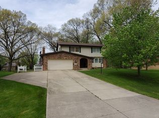 52133 Woodridge Dr, South Bend, IN
