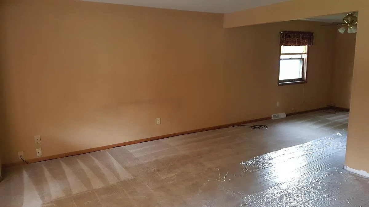 4 bed, 2300 sqft, $2,500 — Photo 2