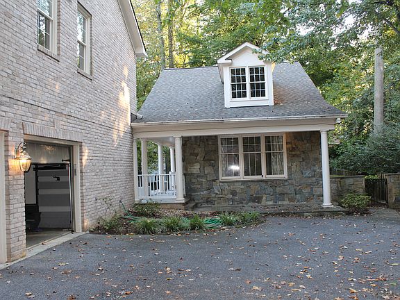 Garage & Driveway Parking