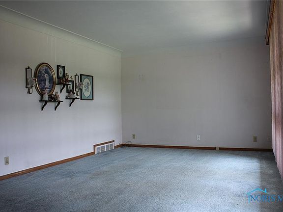 2nd image of 610 Valley Dr