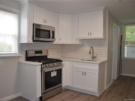 4th image of 982 Shippan Ave