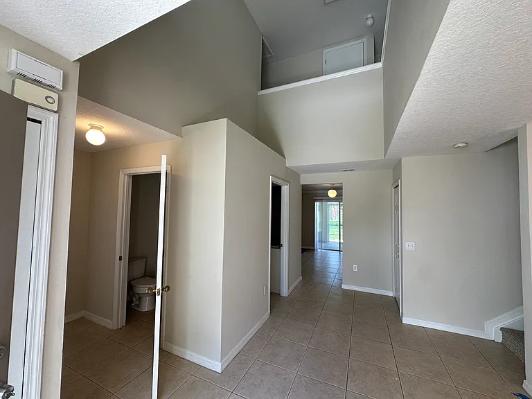 2529 12th Sq SW — Photo 5