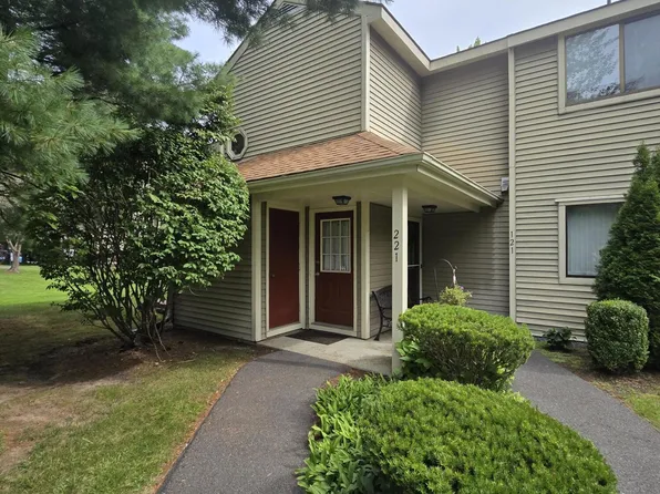 221 Victory Way, Clifton Park, NY 12065