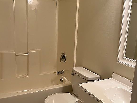 2nd image of 605 Grayhawk Cir