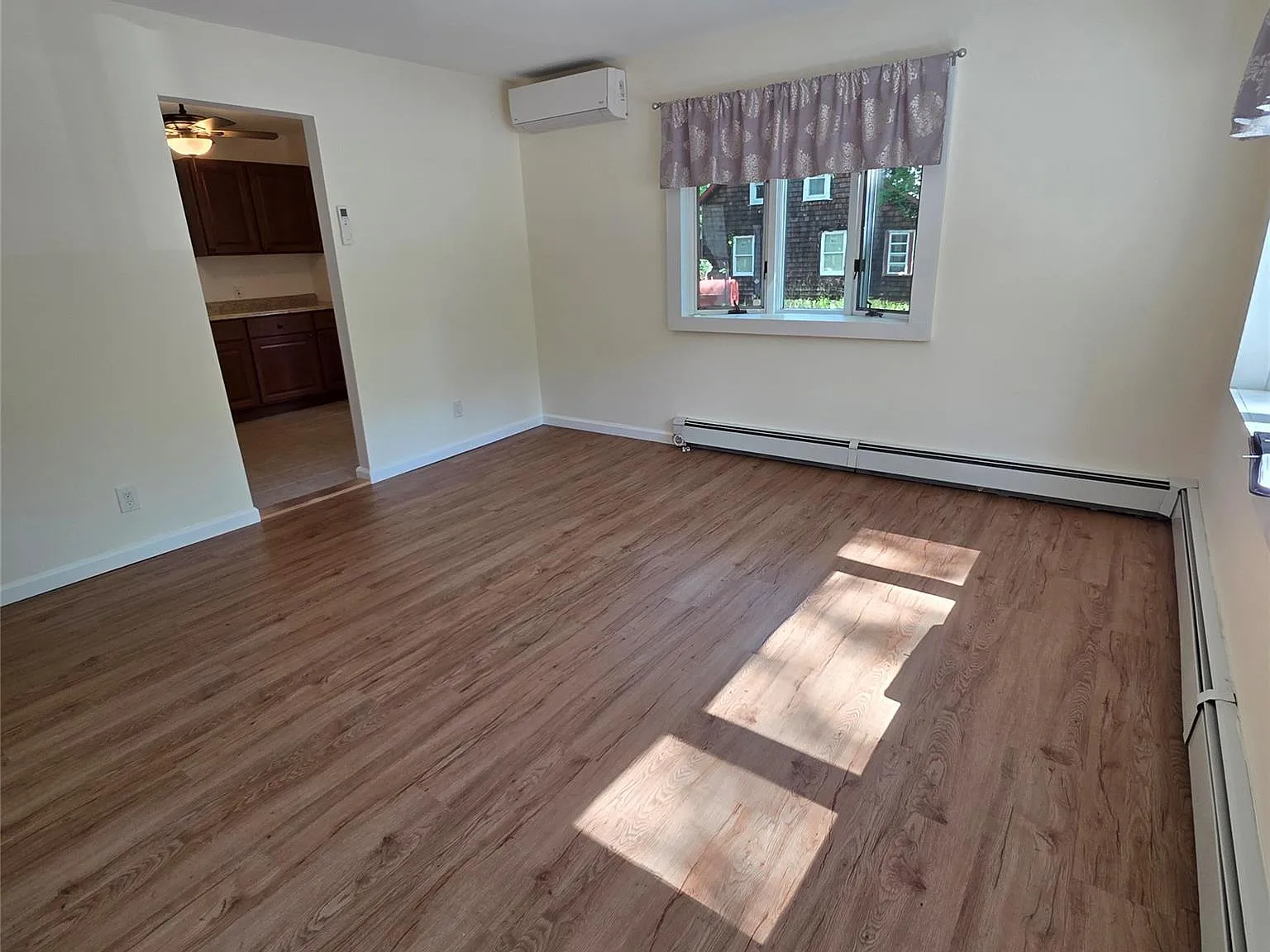 4 bed, 2.0 bath, 1344 sqft, $3,600 — Photo 2