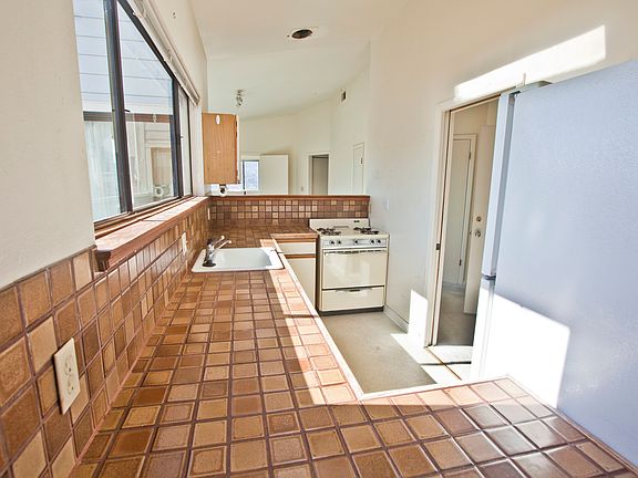 5th image of 754 San Bruno Ave
