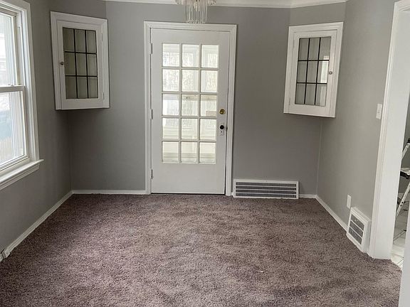 3rd image of 26900 Oriole Ave