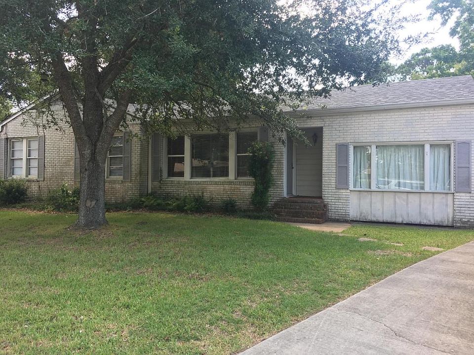 2nd image of 104 Academy Rd