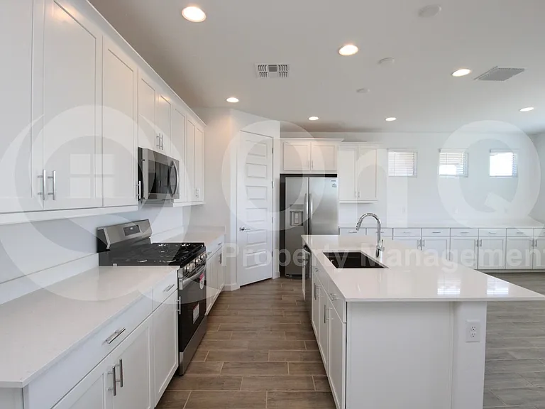 8239 E Petunia Ave — Photo 32