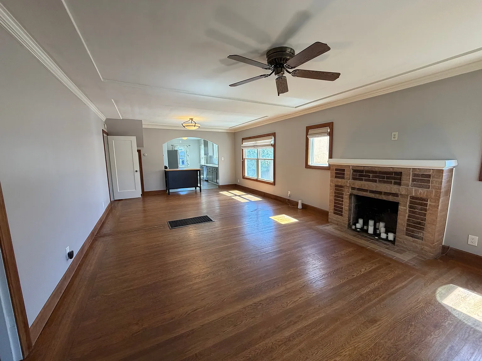 5 bed, 1908 sqft, $4,200 — Photo 3