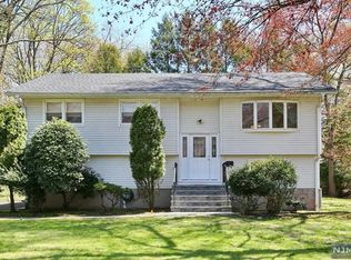 27 4th St, Closter, NJ 07624