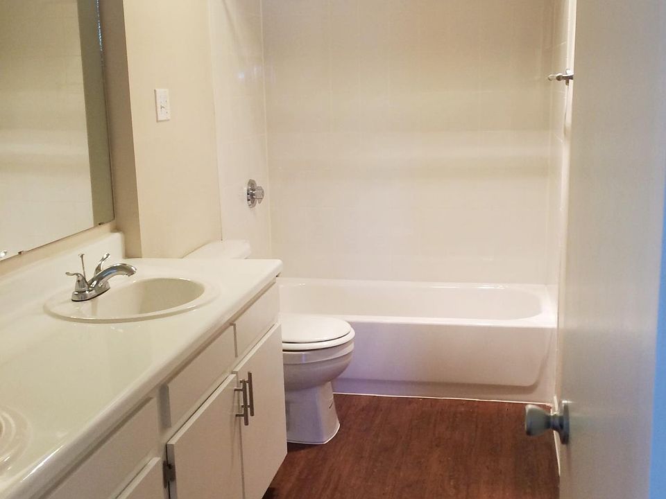 2nd image of 1316 Winding Brook Ln APT 205