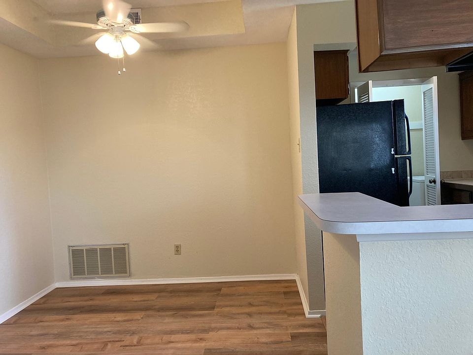 1st image of 3100 Devonshire Dr APT 106
