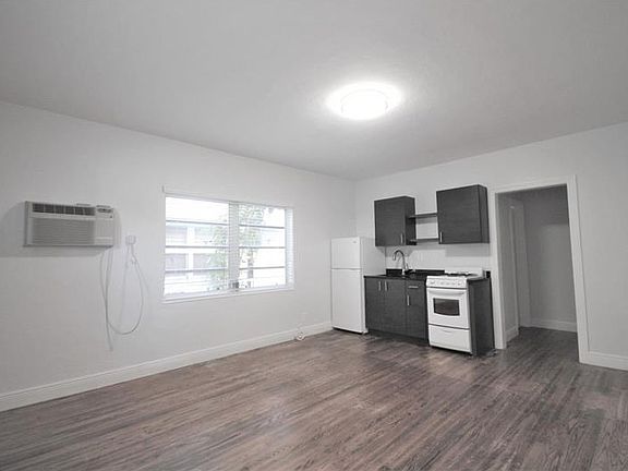 3rd image of 7135 Carlyle Ave APT 5