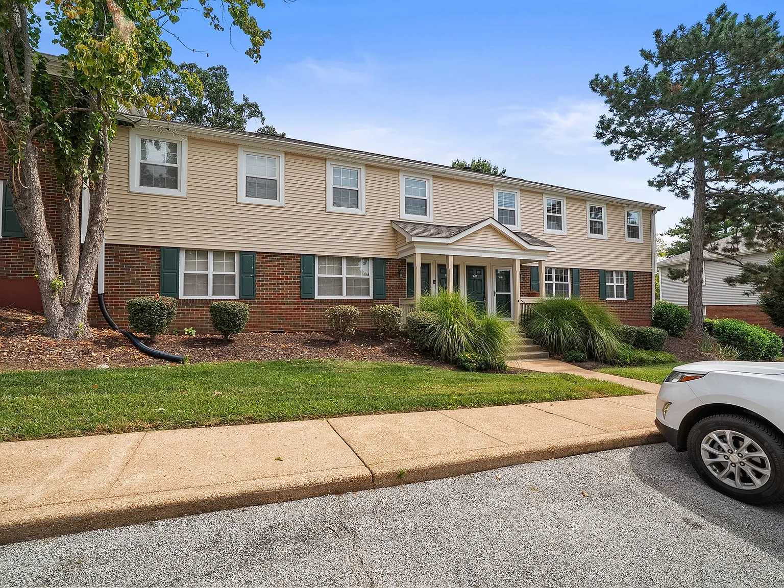 2 bed, 945 sqft, $1,800 — Photo 3