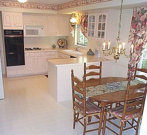 Kitchen and Breakfast
