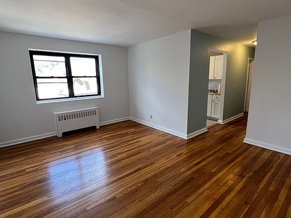4th image of 165 Vroom St APT 3D