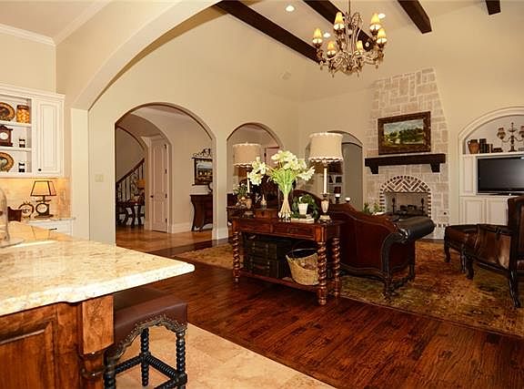 2nd image of 6737 Saxton Ave