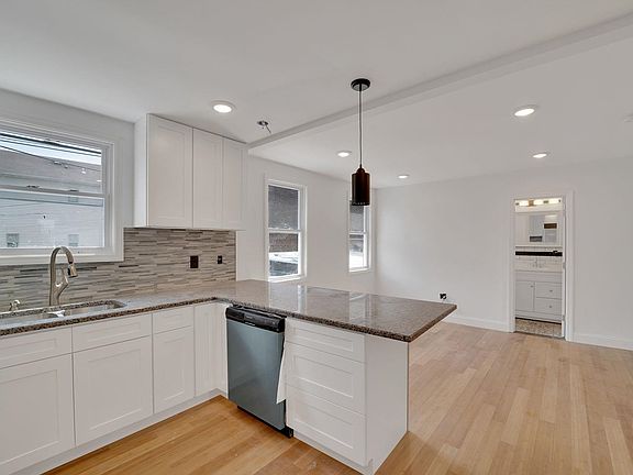 2nd image of 388 Broadway