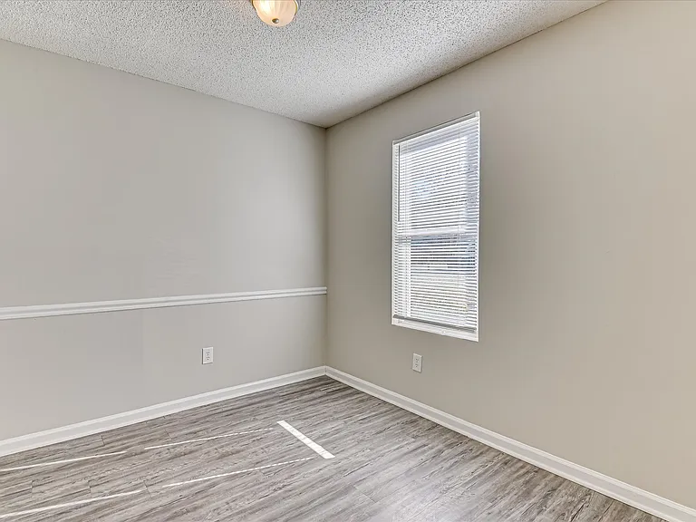 170 Chalet North Ct — Photo 2