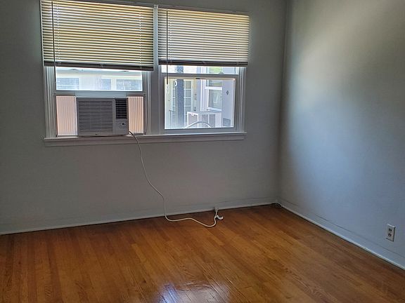 3rd image of 1417 N Altadena Dr #1