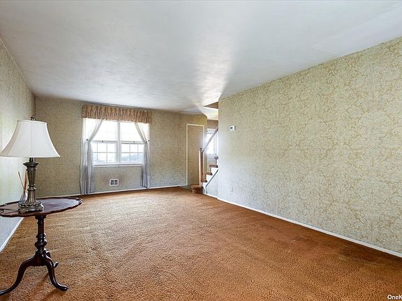 5th image of 48 Sunny Hill Dr