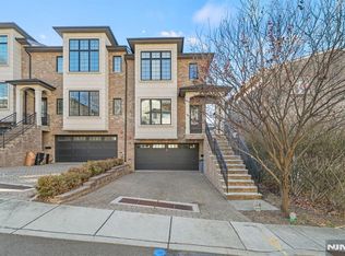 452 Jane St, Fort Lee, NJ 07024