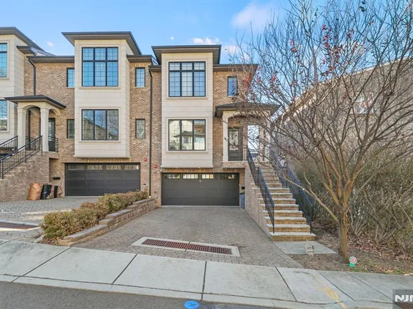 452 Jane St, Fort Lee, NJ 07024