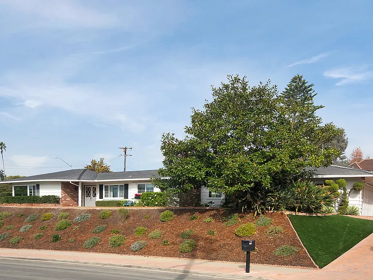 1375 Muirlands Vista Way — Photo 28