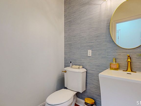5th image of 14 Woodcrest Lane #14