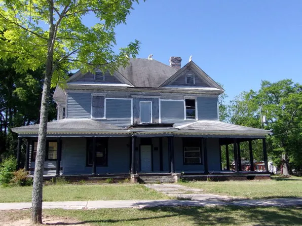 303 Covington St, Laurinburg, NC 28352