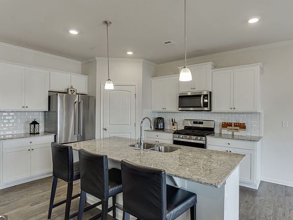 3rd image of 6790 Scarlet Oak Way