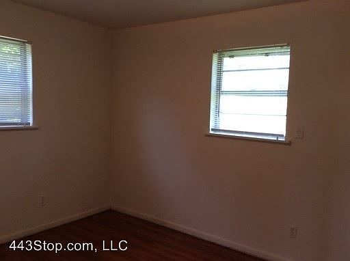 2nd image of 2104 Meadowvale Ct #B