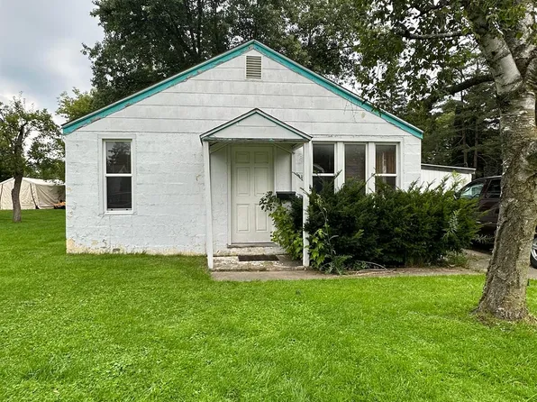 6658 Ellsworth St, Marlette, MI 48453