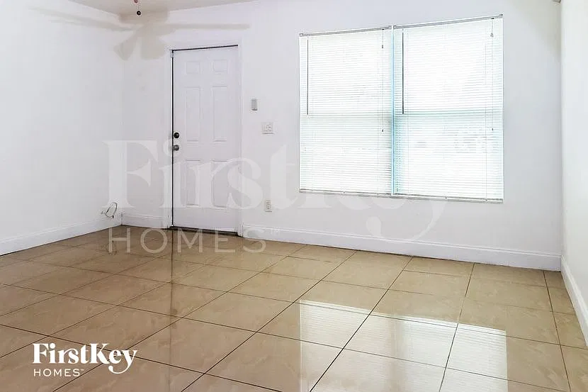 3 bed, 2.0 bath, 980 sqft, $2,880 — Photo 4
