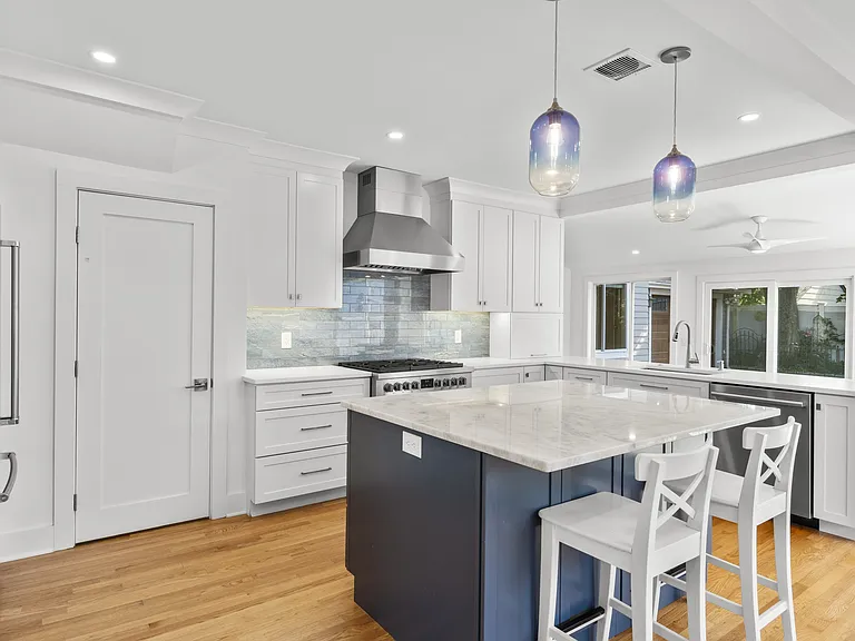 25 Crescent Bluff Ave — Photo 2